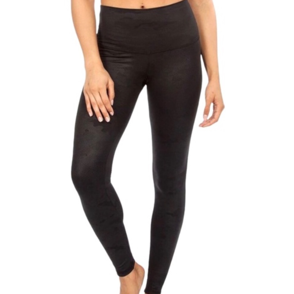 Strut This Teagan Ankle Legging Black Embossed Camo Print One Size High Rise